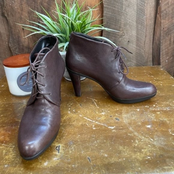 Stuart Weitzman Brown Leather Lace Up Heeled Boots, Size 6 - Picture 3 of 13